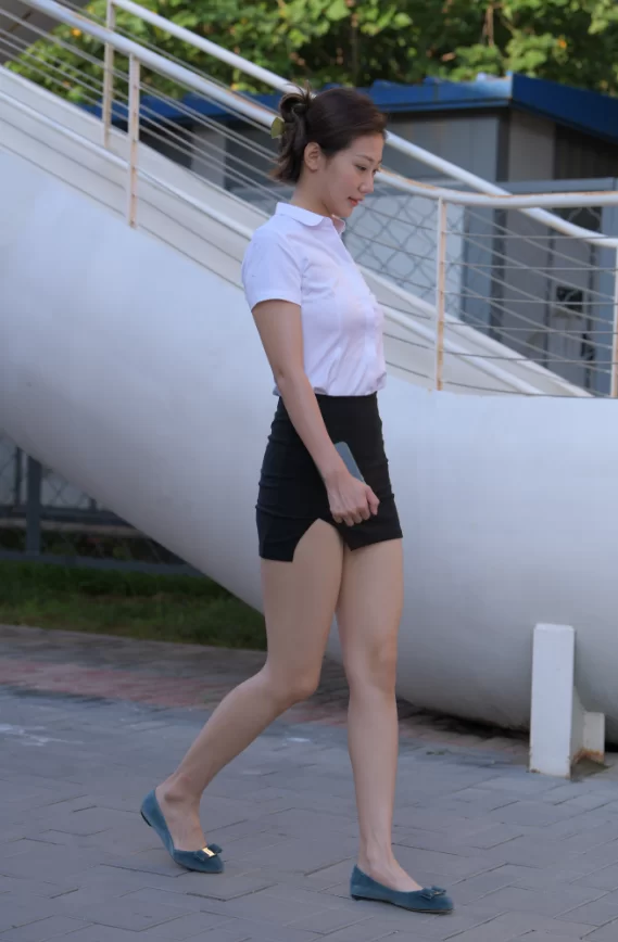 国产模特 街拍模特 若雨14 一只麋鹿摄影作品 - 黑色制服包臀裙美女【425P+7G】