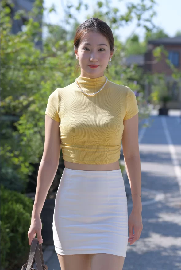 国产模特 街拍模特 若雨12 黄衫+白色包臀裙【765P+12.7G】