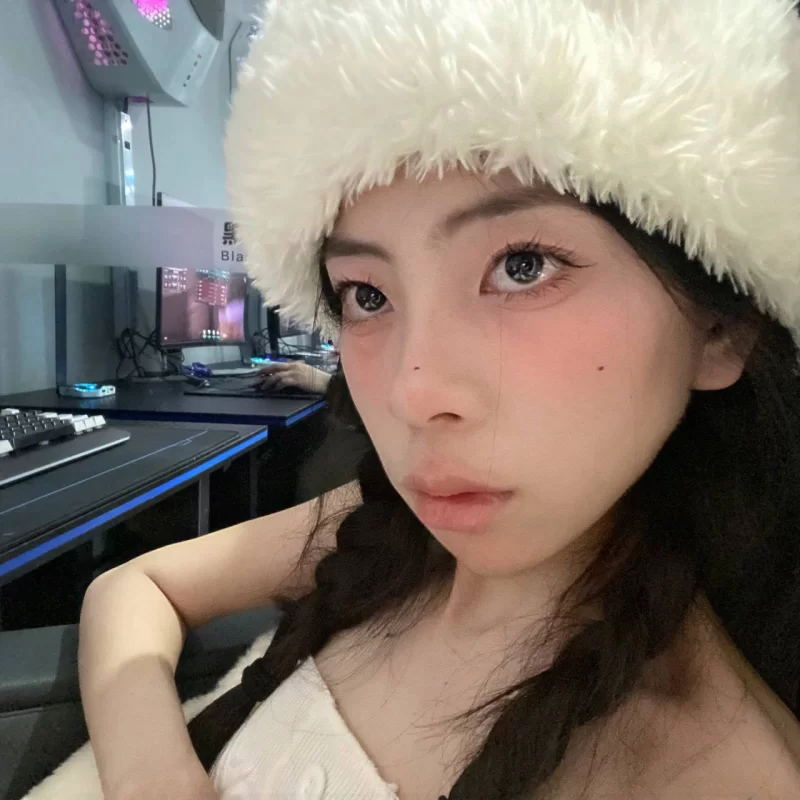 自拍 网红脸巨乳妹 口含鸡巴吸力够劲肤白皮嫩表情淫荡视图流出【1v+2.02G】