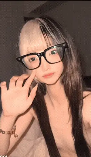 自拍 清纯神颜露脸博主[金币崽]与金主爸爸3P做爱，特写自慰..【55v65p+356m】