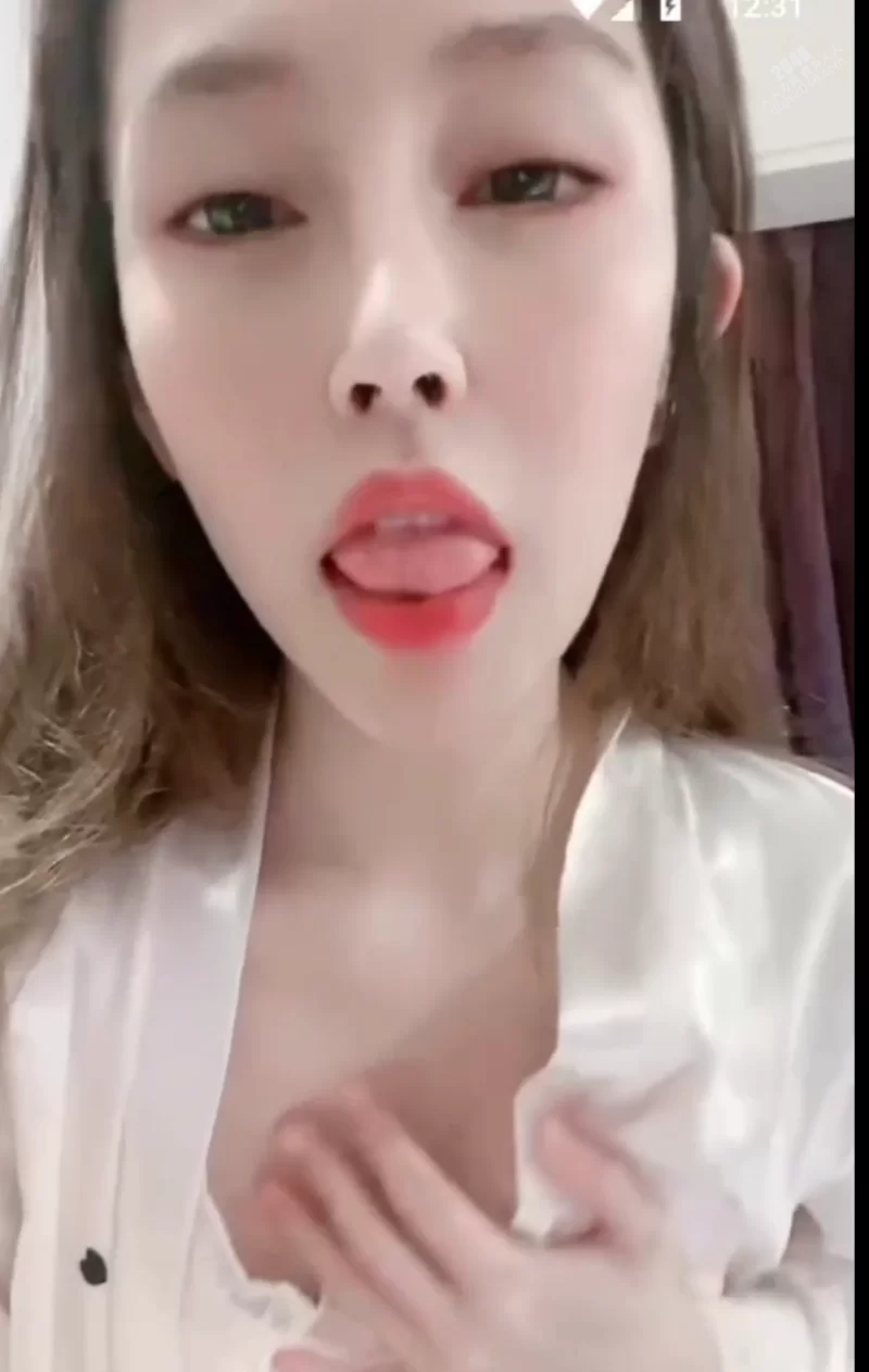 自拍 私密资源极品女神一对一裸聊发骚源码4k【3V+2.6G】