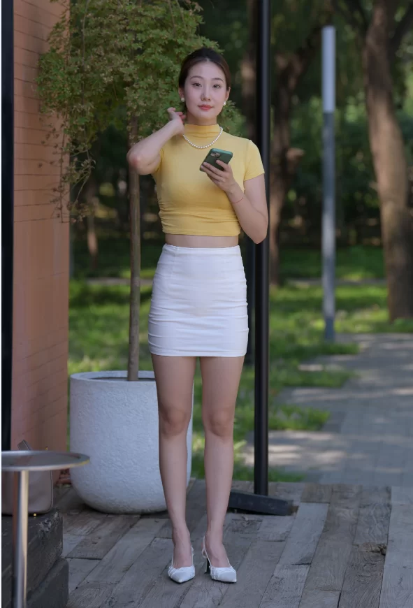 国产模特 街拍模特 若雨12 黄衫+白色包臀裙【765P+12.7G】