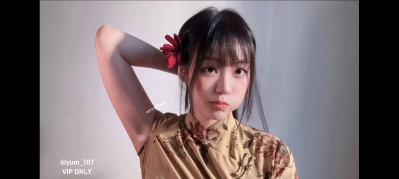 福利姬 艺校活泼美女玉米yum_707开档丝袜手指自慰很骚【2v+700m】