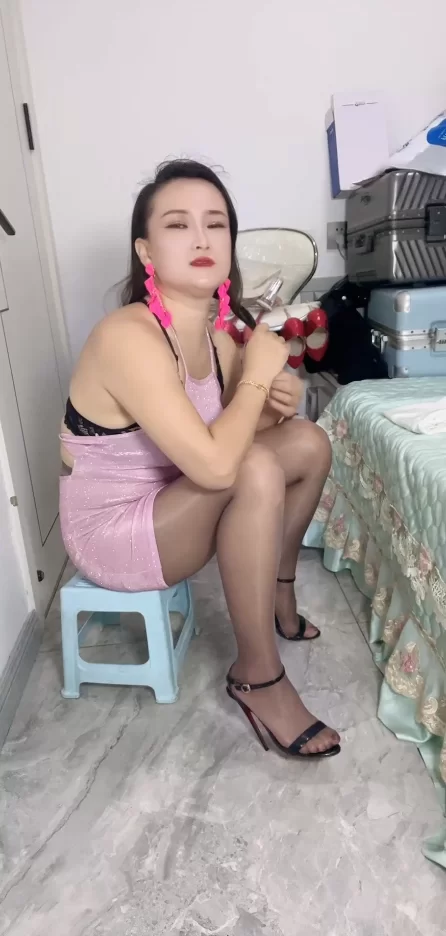 国产主播 1689 直播录像纯素【1v+2.36g】