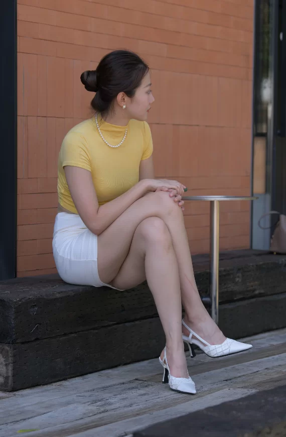 国产模特 街拍模特 若雨12 黄衫+白色包臀裙【765P+12.7G】