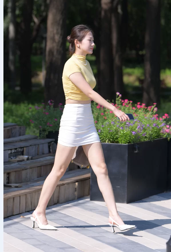 国产模特 街拍模特 若雨12 黄衫+白色包臀裙【765P+12.7G】