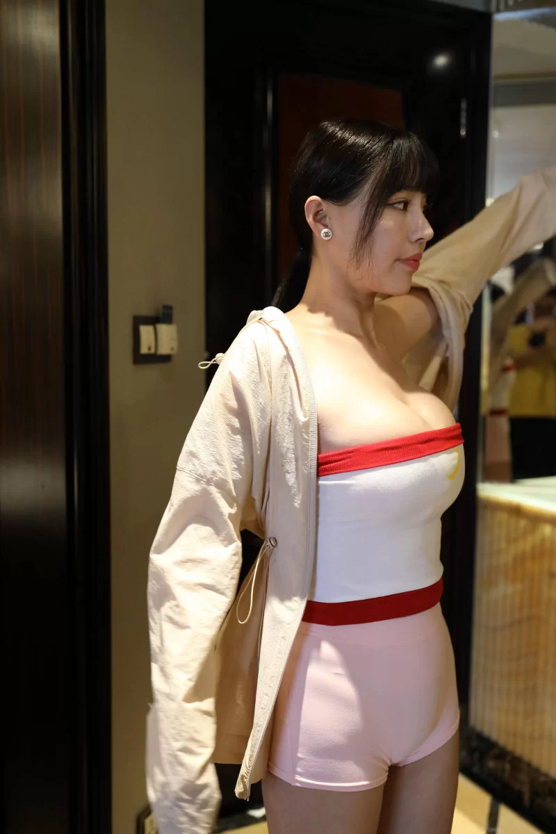 国产模特 [国模]魔镜街拍 范家辉x朱可儿Flower 若轻 作品集【334P+2V+10G】