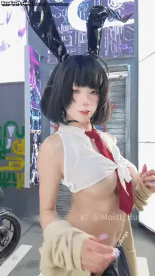 国产模特 [B站 Yiko湿润兔 咬一口兔娘]10月作品 赛博逆JK 双视角骚舞【3V+87P+1.06G】