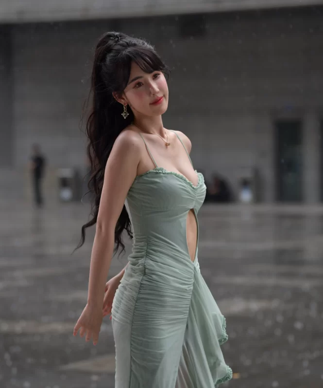 国产模特 精选街拍 网红-小哈娜 绿色吊带镂空轻纱长裙【128P+2.7G】
