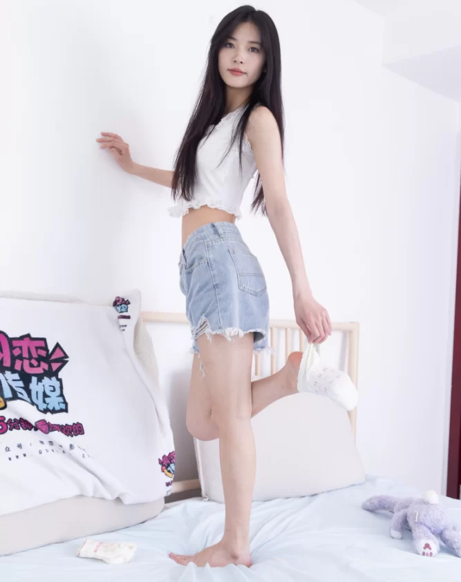 国产模特 物恋传媒 茯苓 牛仔短裤白色过膝长靴【171P1V+3.9G】