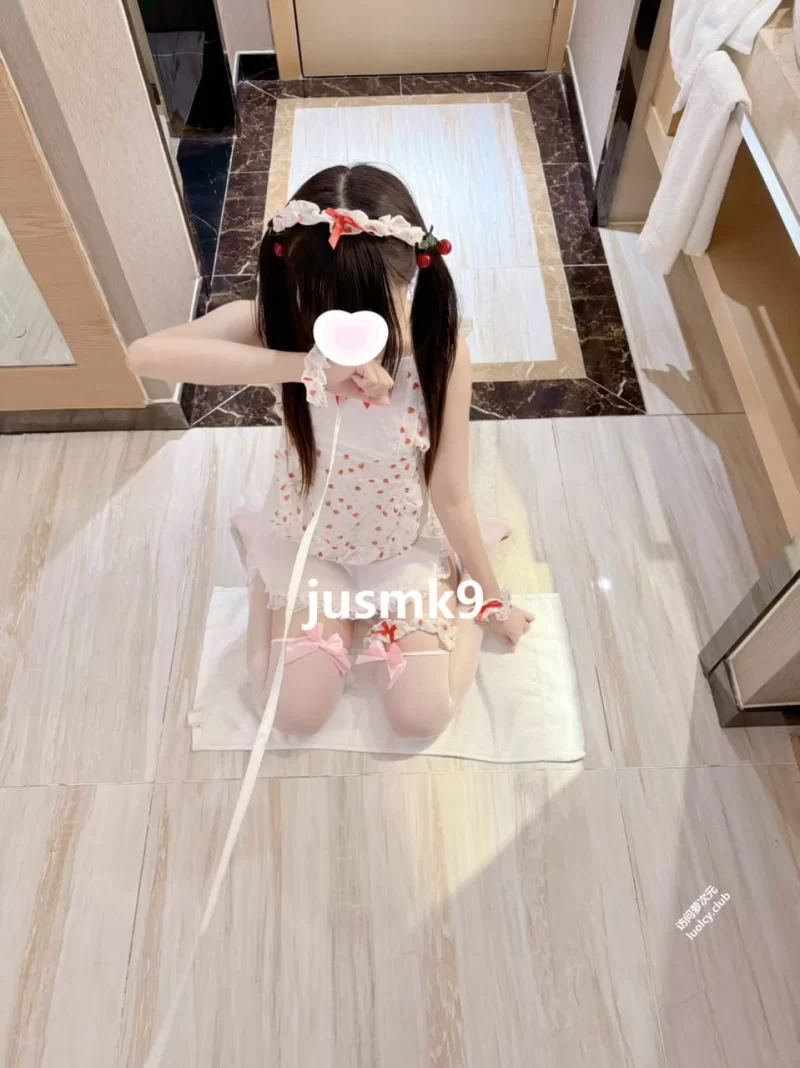 自拍 推特极品骚萝莉小雪糕@jusmk9【45p，48v+1.69g】