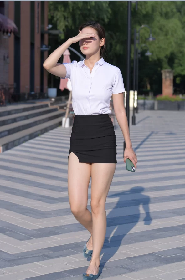 国产模特 街拍模特 若雨14 一只麋鹿摄影作品 - 黑色制服包臀裙美女【425P+7G】