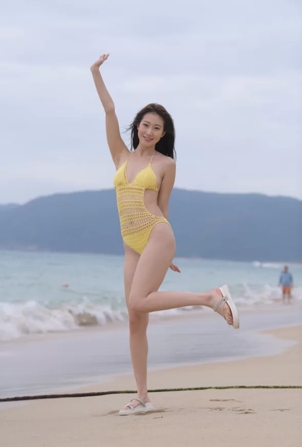 国产模特 街拍模特 若雨11 黄色针织泳装【1000P+1V+37.6G】