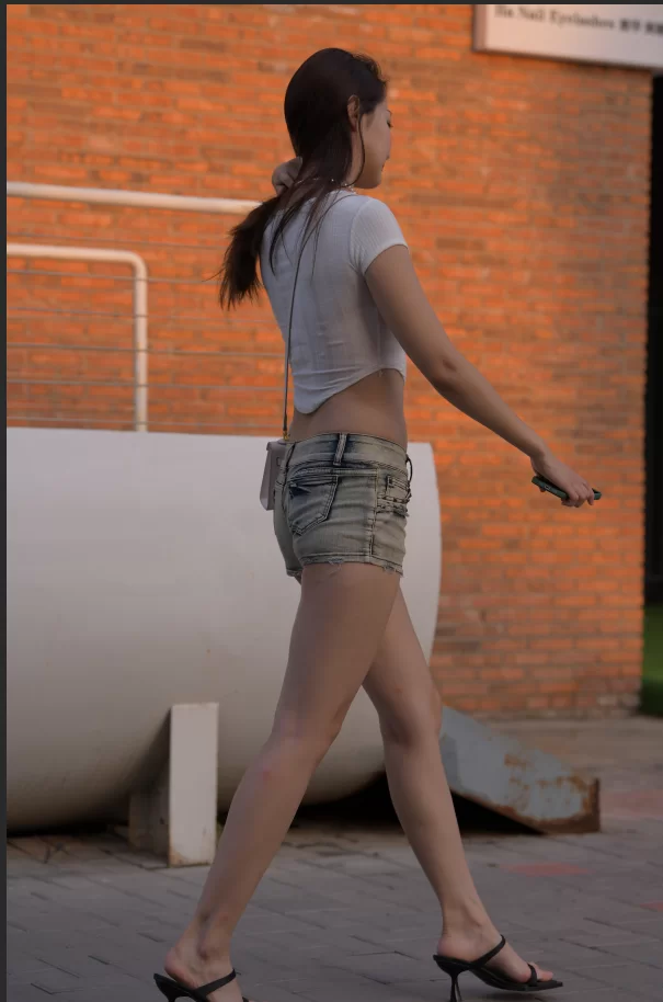 国产模特 街拍模特 若雨19 一只麋鹿摄影作品 - 薄荷加冰 白色漏腰短【741P+15.4G】