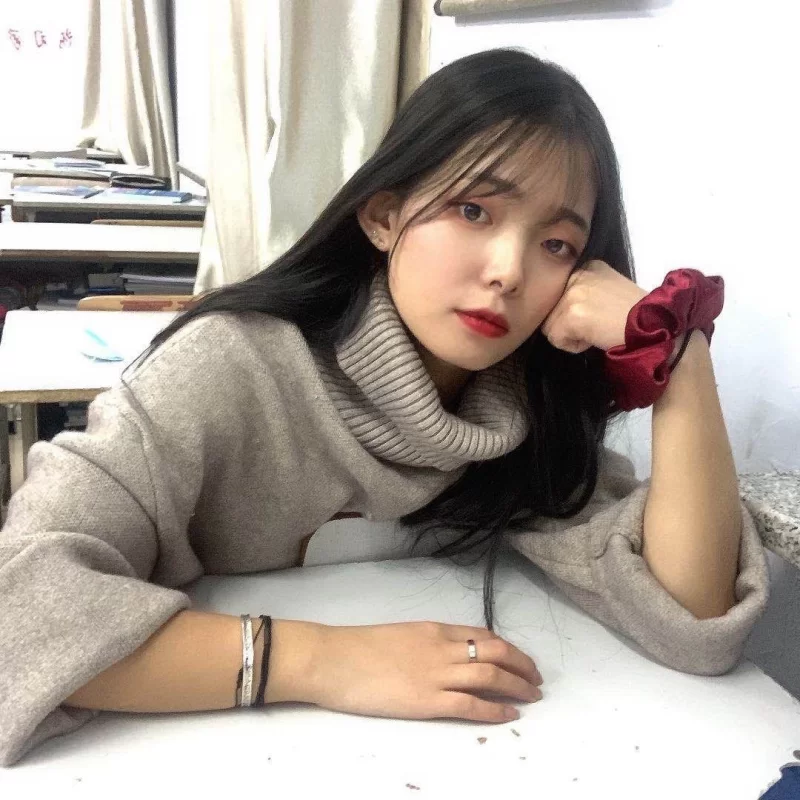 自拍 极品在校清纯学生妹不良反差!小小年纪就这么放荡【1v+1.05G】