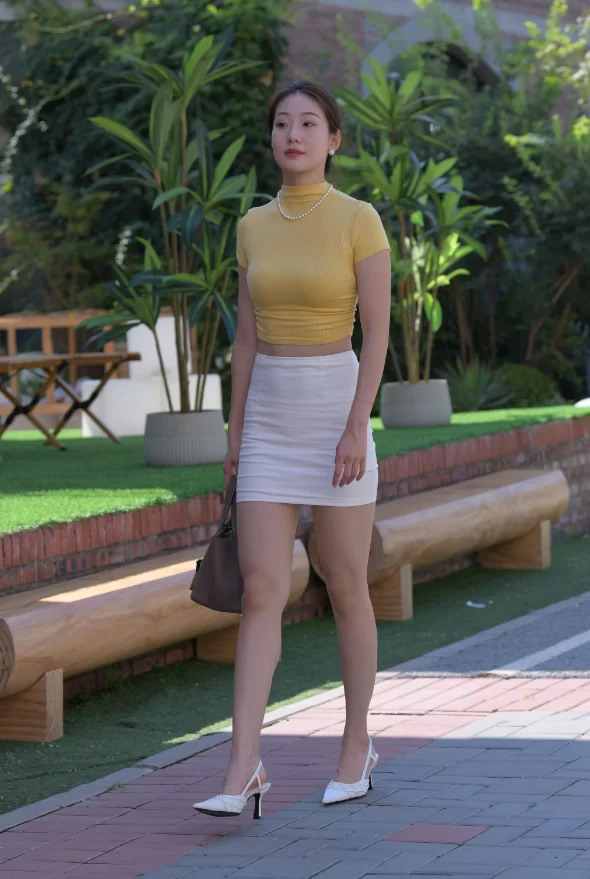 国产模特 街拍模特 若雨12 黄衫+白色包臀裙【765P+12.7G】