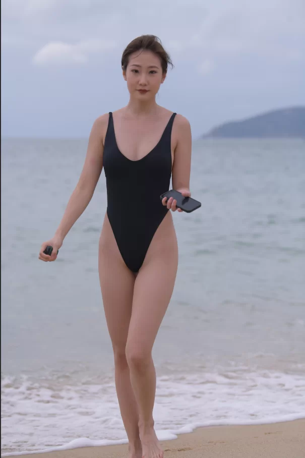 国产模特 街拍模特 若雨23 一始街拍作品 - 浮光-黑色泳装【642P+1V+图片13G+视频16G】