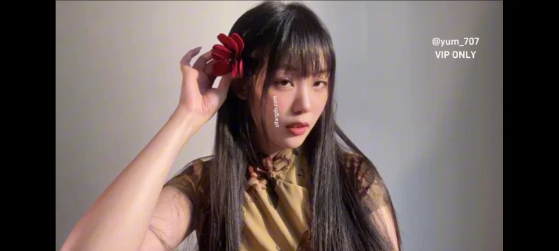 福利姬 艺校活泼美女玉米yum_707开档丝袜手指自慰很骚【2v+700m】